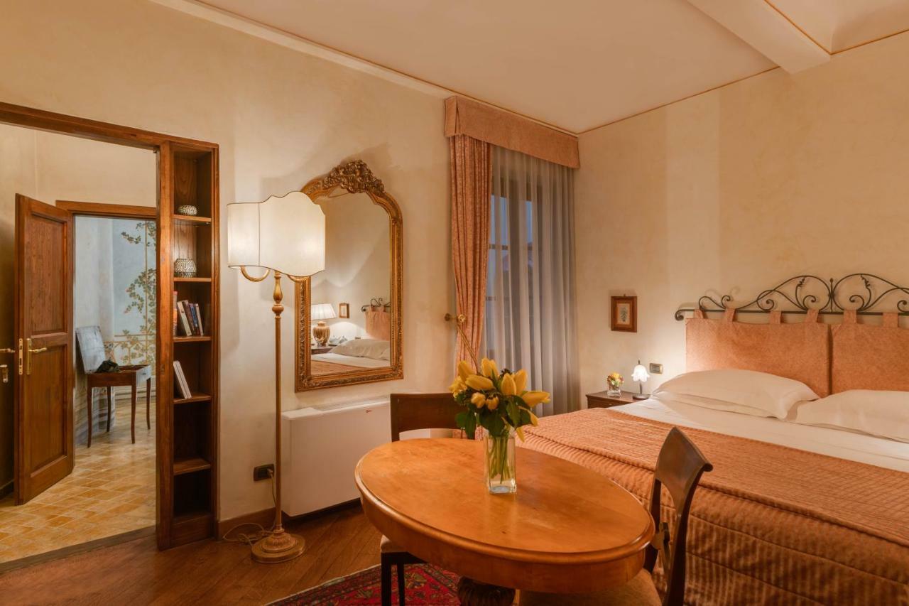 Residenza D'Epoca In Piazza della Signoria Bed and Breakfast Firenze Esterno foto